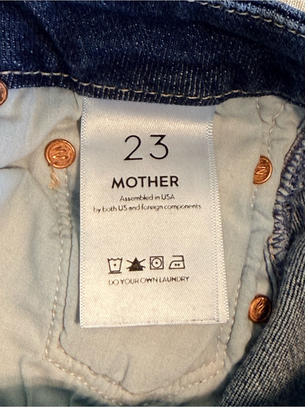 MOTHER Looker Ankle Fray Skinny Jeans in the color “Girl Crush” Dark Blue Wash - Picture 10 of 11